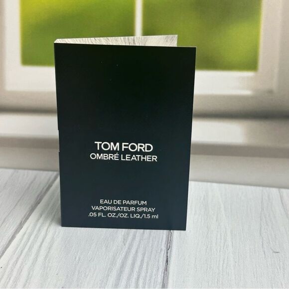 Ombré Leather 1.2 ml Sample - Picture 1 of 3